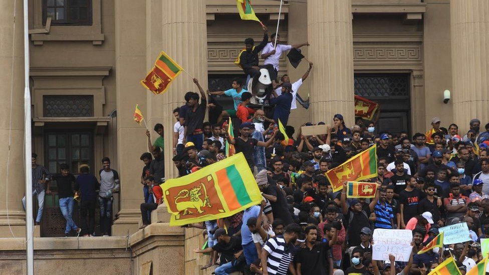 Istananya Diserbu, Presiden Sri Lanka Kabur dan Akhirnya Mundur