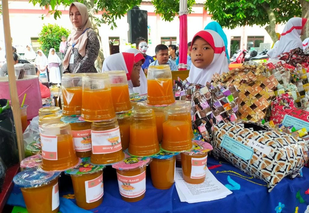 SD 1 Ngemplak Kudus Gelar Karya dari Bahan Limbah jadi Bahan Bermanfaat 1 IMG 20221207 WA0059