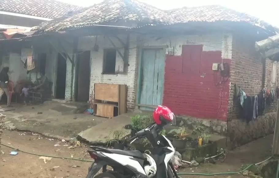 Rumah kontrakan tempat Rudi diduga menyekap istri dan lima anaknya di Bandar Lampung (Foto: Beritasatu)