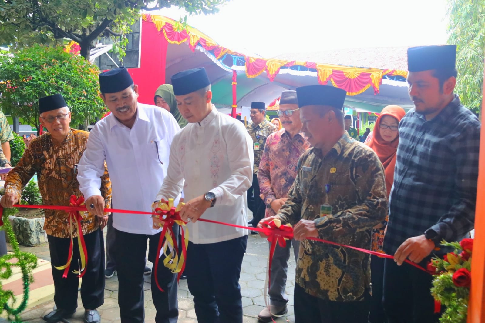 MTsN 1 Kudus melakukan launching Perpustakaan 'Mi'yarul Ulum' serta studio broadcast dan fotografi 'An-Nahl', Sabtu (28/1) dalam rangka memperingati hari lahir ke-45