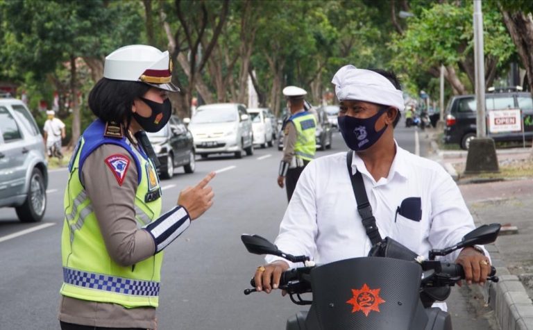 Ilustrasi pemberlakuan tilang manual (Foto: etilang.id)