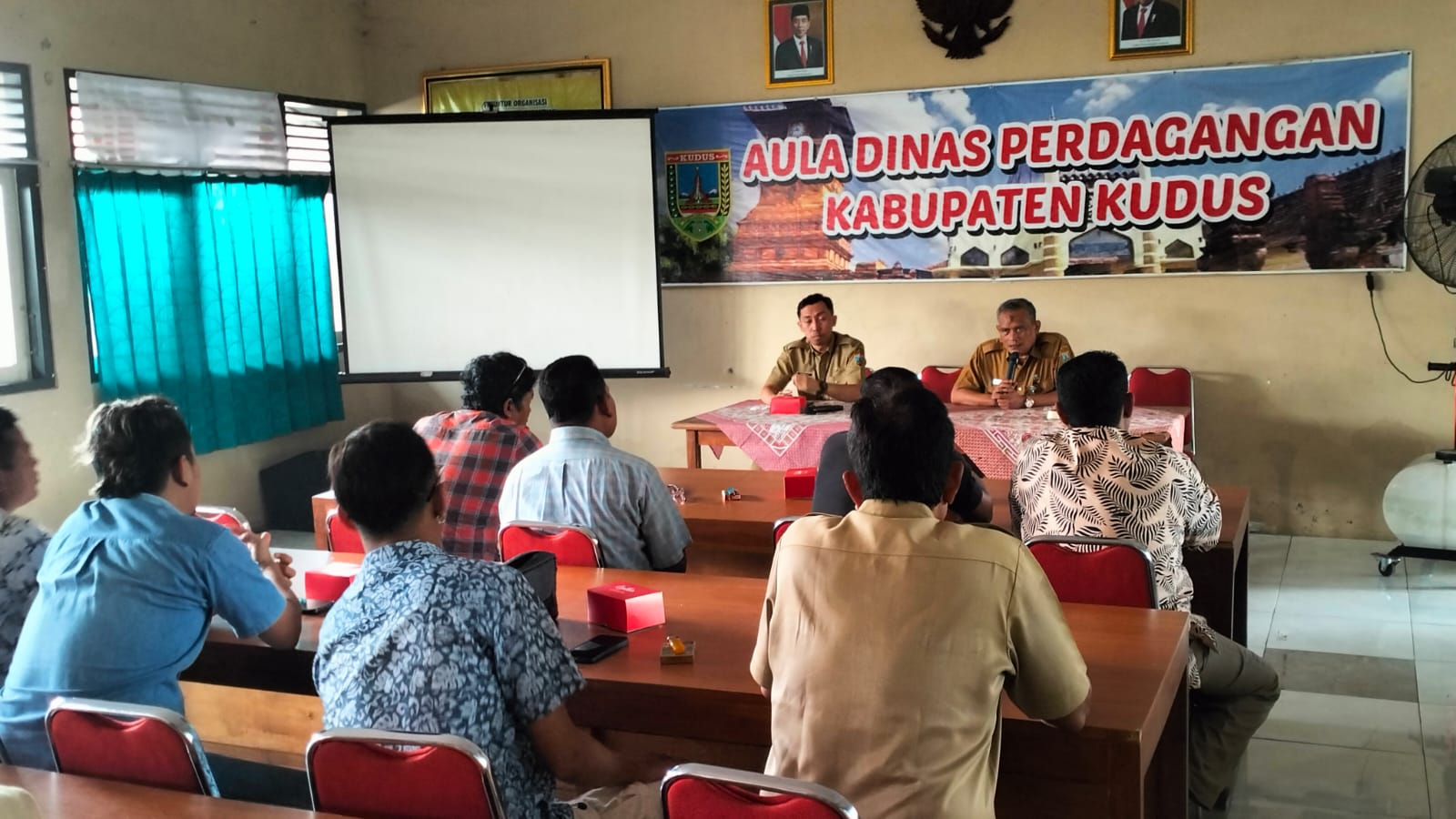 sosialisasi kepada PKL Pasar Bitingan pada Senin, 9 Januari 2023
