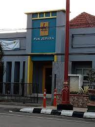 Perusahaan Listrik Negara (PLN) Jepara melakukan beberapa upaya untuk mencegah masalah jaringan listrik di musim penghujan.
