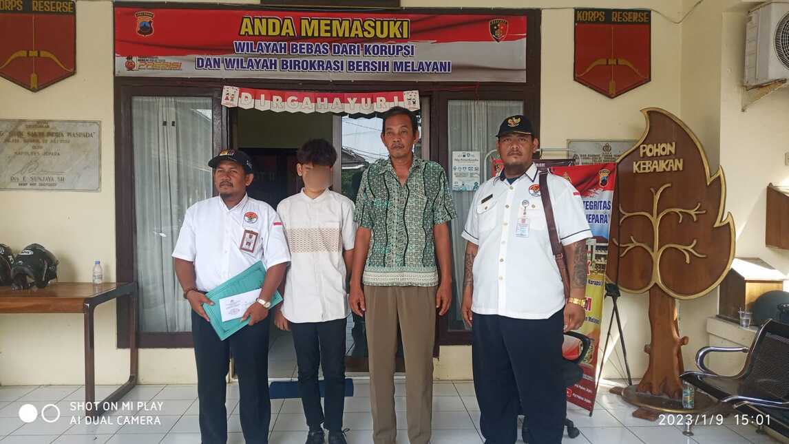 GNP-Tipikor bersama pihak keluarga korban setelah agenda BAP di Polres Jepara