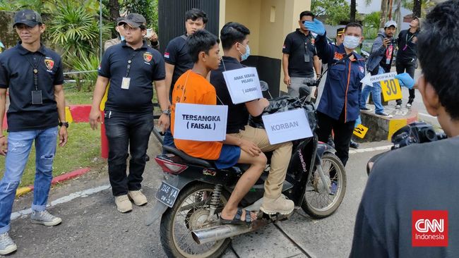 Rekonstruksi kasus remaja yang bunuh bocah 11 tahun terlaksana pada Selasa (17/1) di Mako Brimob Polda Sulawesi Selatan.