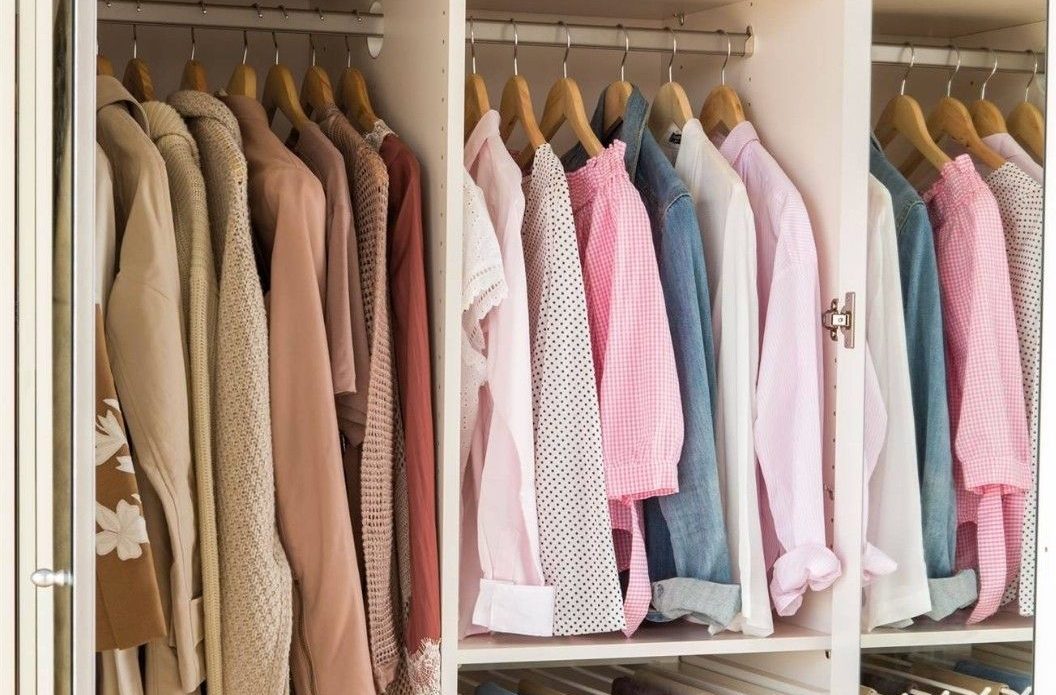 Lemari yang mencerminkan style dirimu sendiri lebih baik daripada tenggelam dalam tren fashion (Pinterest)