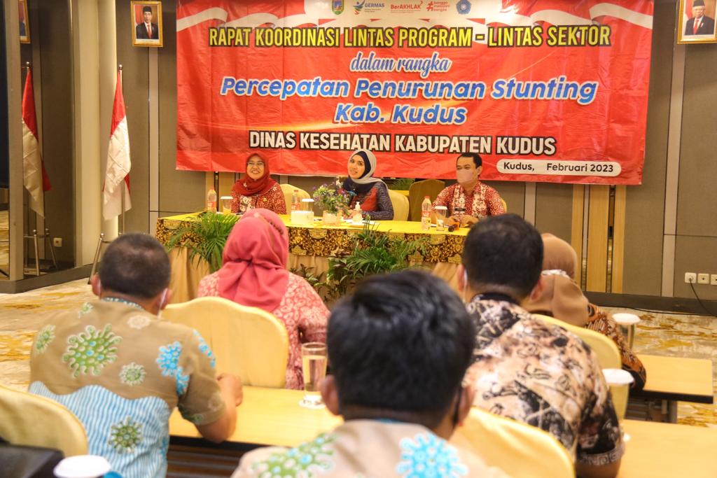 Rapat Koordinasi Lintas Program-Lintas Sektor dalam rangka percepatan pananganan stunting di Kudus lantaran kasus stunting di Kudus pada 2022 mengalami peningkatan sebesar 1,4 persen