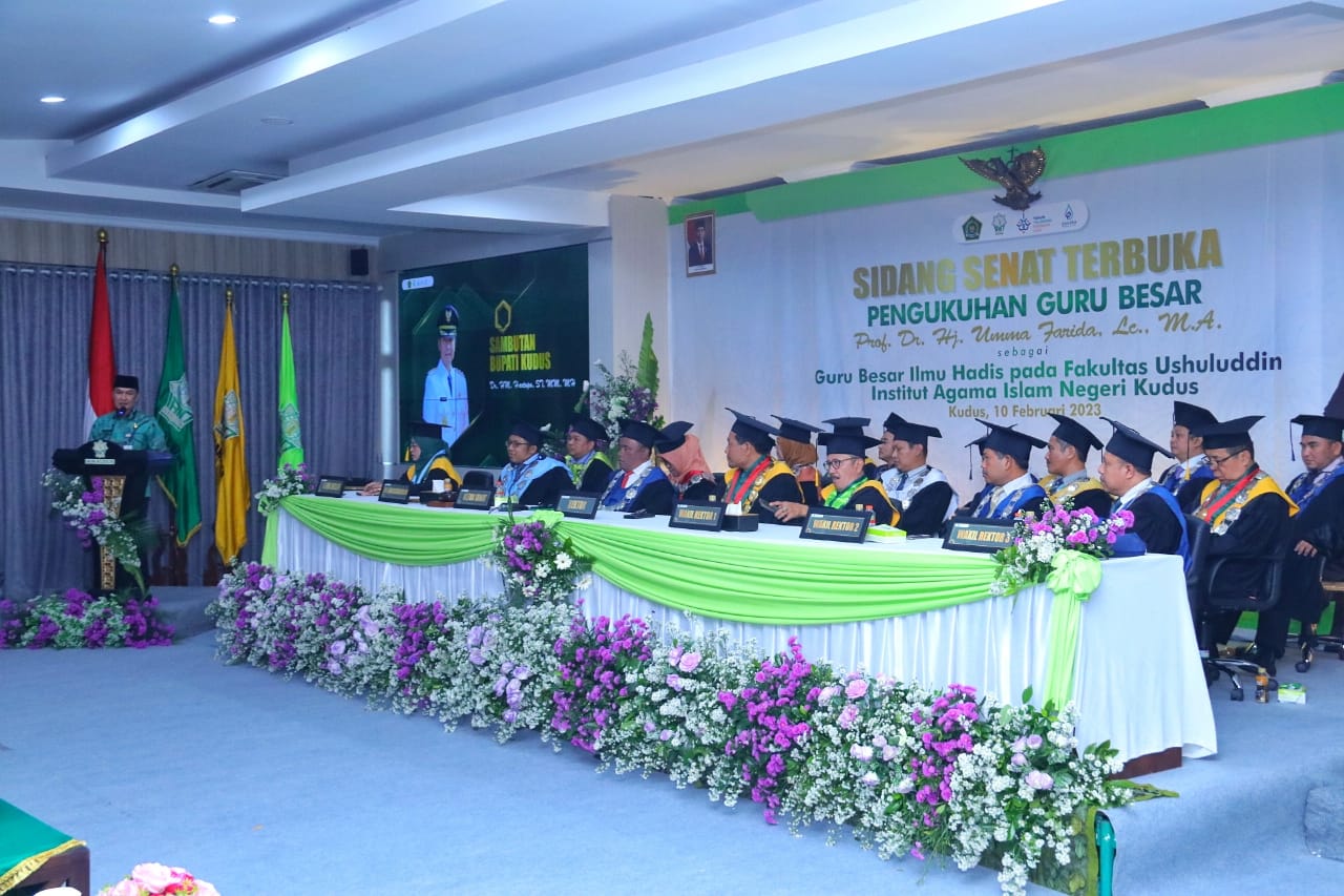 Sidang Senat Terbuka Pengukuhan Prof. Dr. Hj. Umma Farida, Lc. M.A sebagai Guru Besar Ilmu Hadis pada Fakultas Ushuluddin Institut Agama Islam Negeri (IAIN) Kudus, di IAIN Kudus, Jumat (10/2/2023)