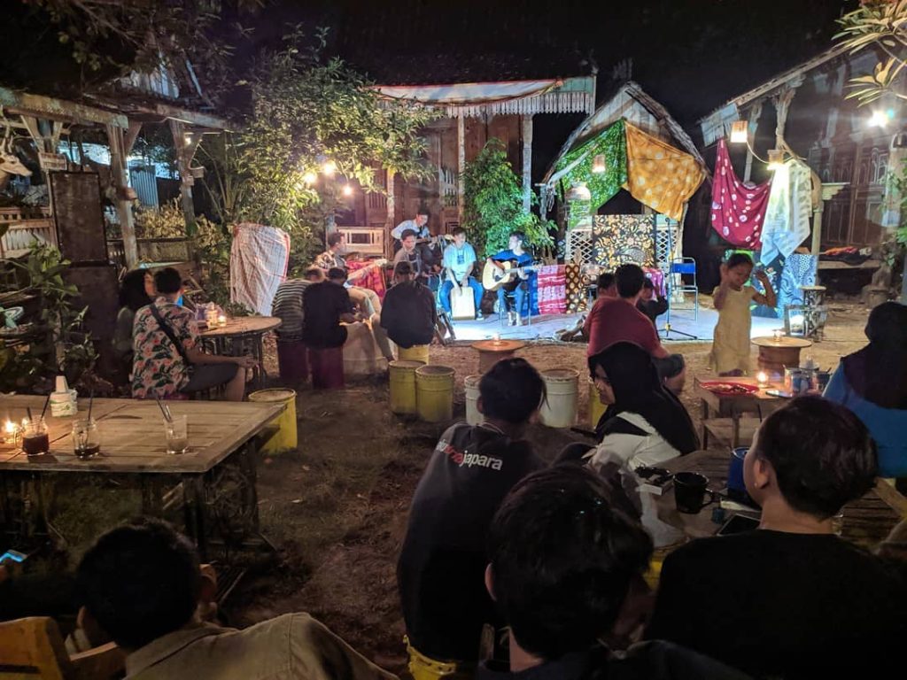 Bingung Hangout ke Mana? Ini Rekomendasi 6 Kafe Asri di Jepara 2 Joker Cafee
