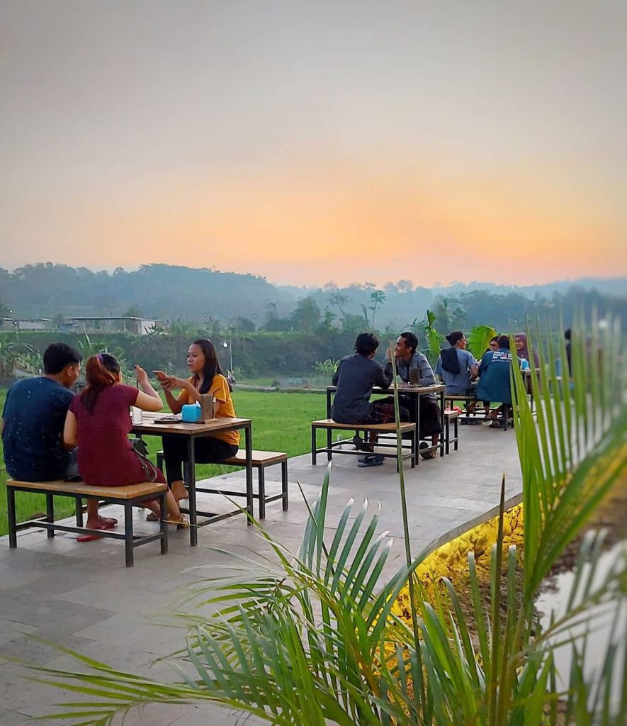 Bingung Hangout ke Mana? Ini Rekomendasi 6 Kafe Asri di Jepara 1 Rolet Cafee