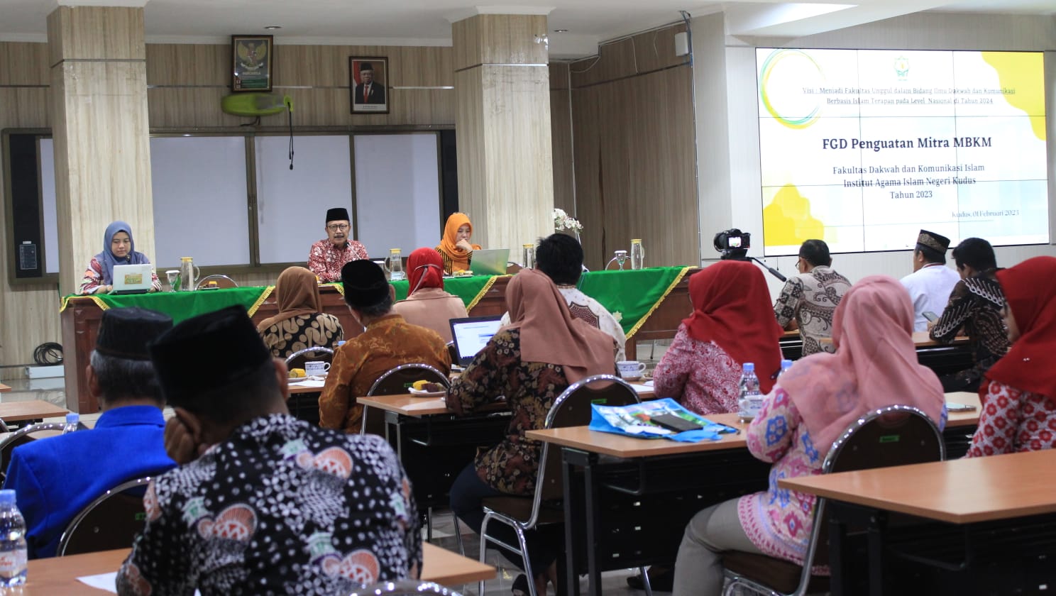 FDK IAIN Kudus jalin kerjasama dengan Bawaslu Jepara dengan menandatangi MoA tentang Pendidikan, Penelitian dan Pengabdian Kepada Masyarakat Serta Implementasi MBKM pada Rabu (01/02) di IAIN Kudus (Klikfakta/ Bawaslu Jepara)