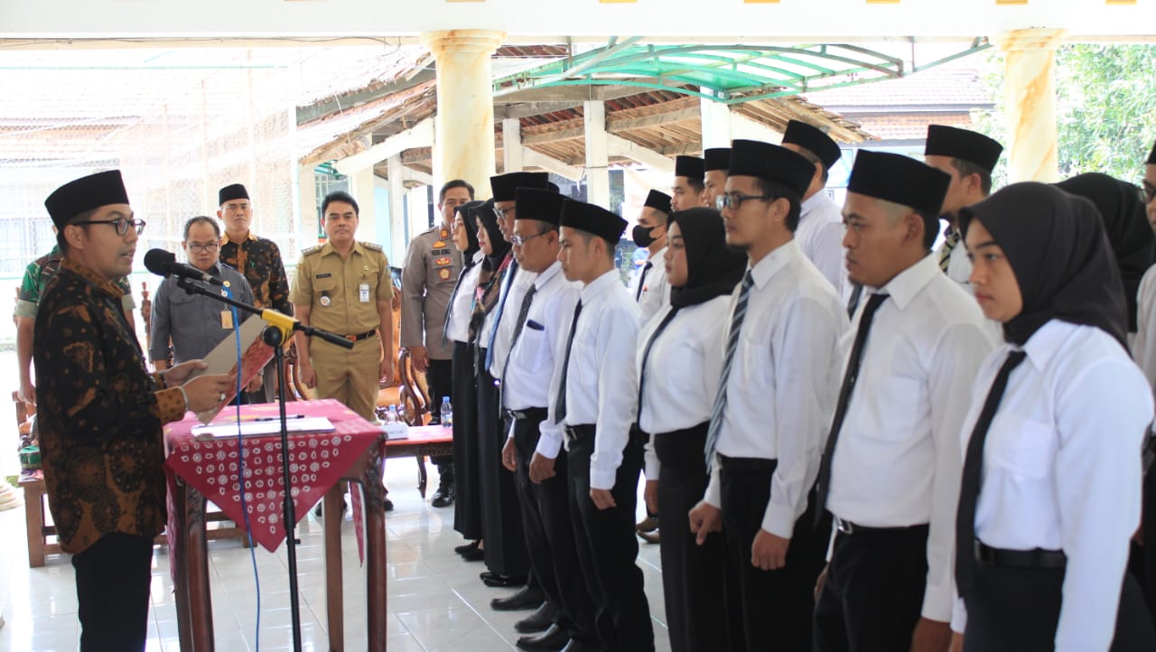 Sebanyak 195 Panwaslu Kelurahan/Desa (PKD) di Kabupaten Jepara resmi dilantik pada Senin (06/02) di Pendopo Kecamatan masing-masing. (foto: Bawaslu Jepara)