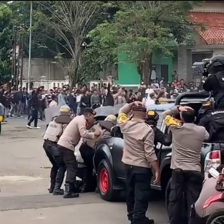 kisruh di Stadion Jatidiri Semarang Jumat lalu