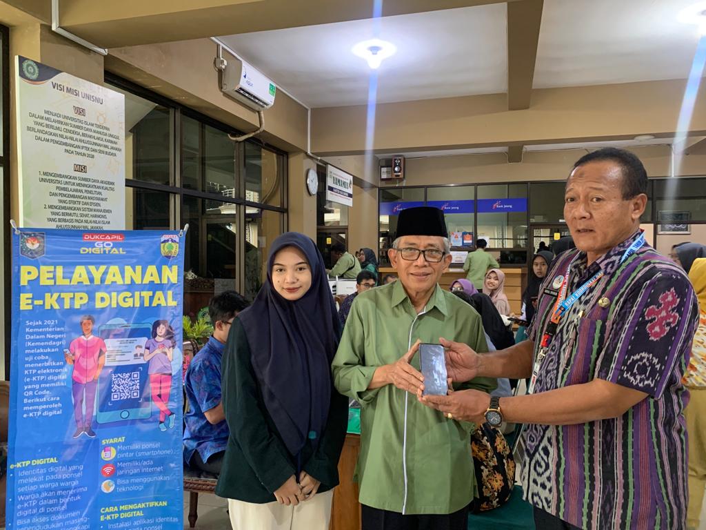 Kerjasama antara Unisnu Jepara dan Disdukcapil Jepara untuk memberikan pelayanan aktivasi IKD