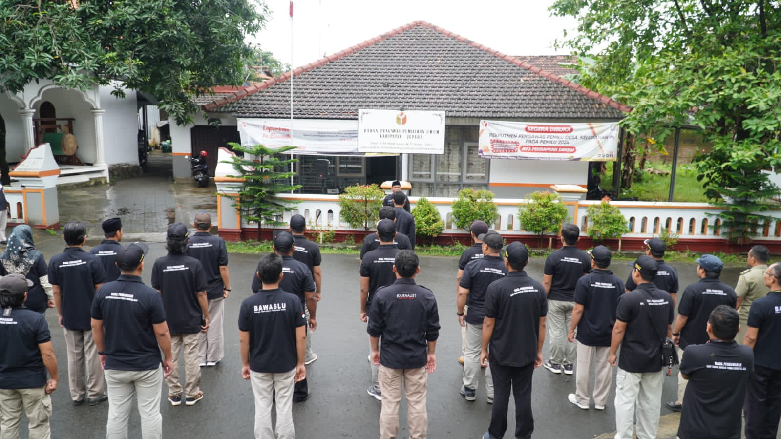Apel jajaran Bawaslu Jepara dan Panwaslu Kecamatan se-Jepara pada Senin (27/2)