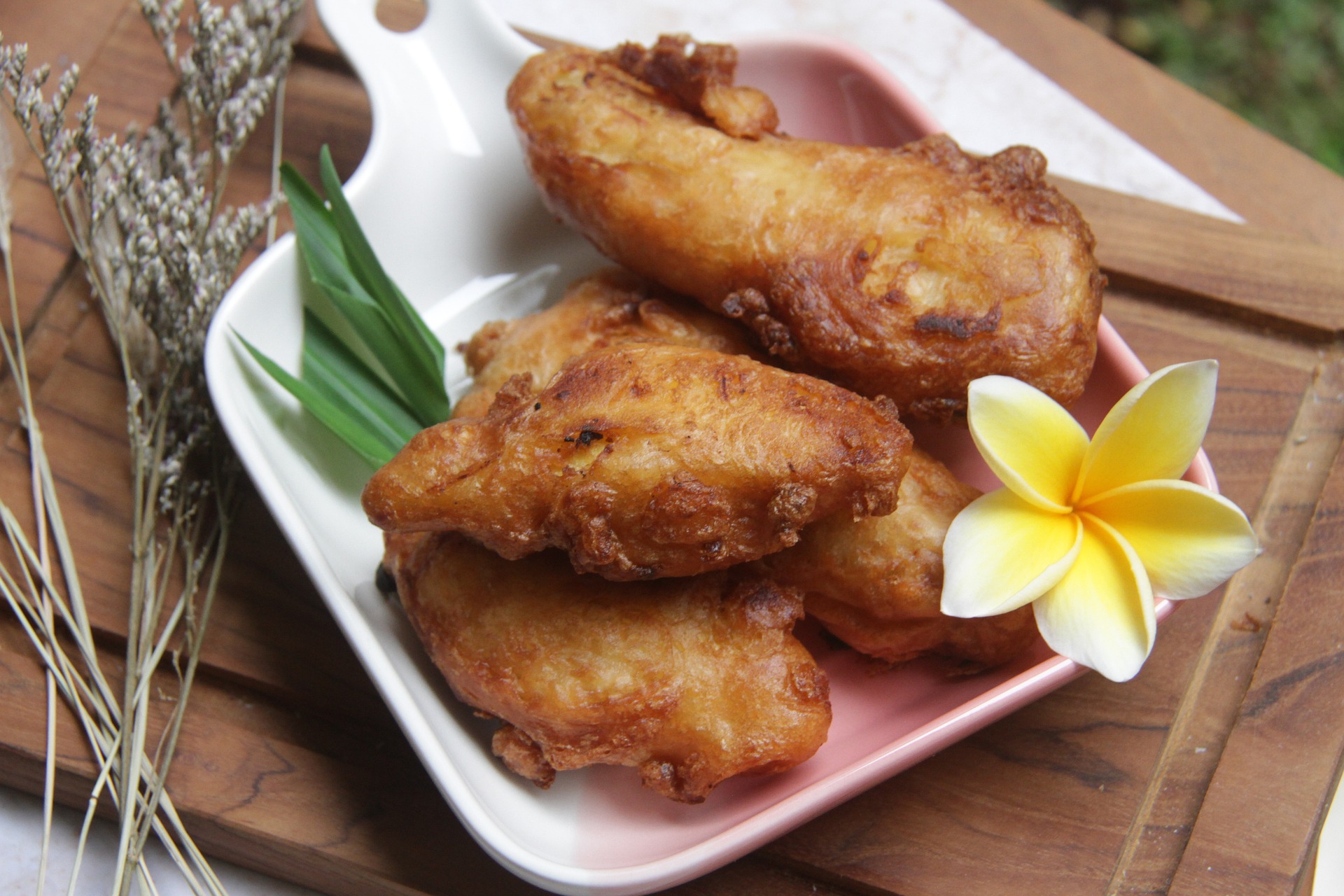 Ilustrasi pisang goreng, salah satu makanan pilihan di musim hujan (pixabay)