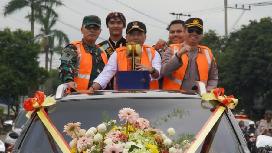 Trofi Adipura Kencana Perolehan Jepara Dikirab 1 IMG 20230301 WA0033 edited