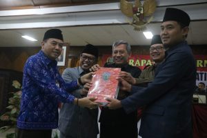 Pj Bupati Jepara bersama Pimpinan DPRD Jepara
