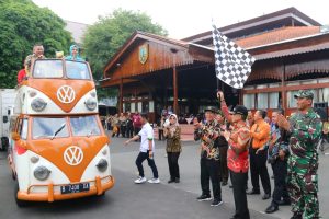 Wujud Syukur & Terimakasih ke Masyarakat Kudus, Bupati Hartopo Kirab Penghargaan Adipura 1 Pelaksanaan kirab penghargaan Adipura, di Kabupaten Kudus, oleh Bupati Kudus Hartopo