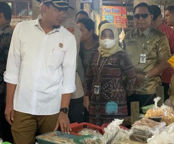 Ketua DPRD Kabupaten Jepara Gus haiz blusukan ke Pasar Jepara II, Selasa (21/3)