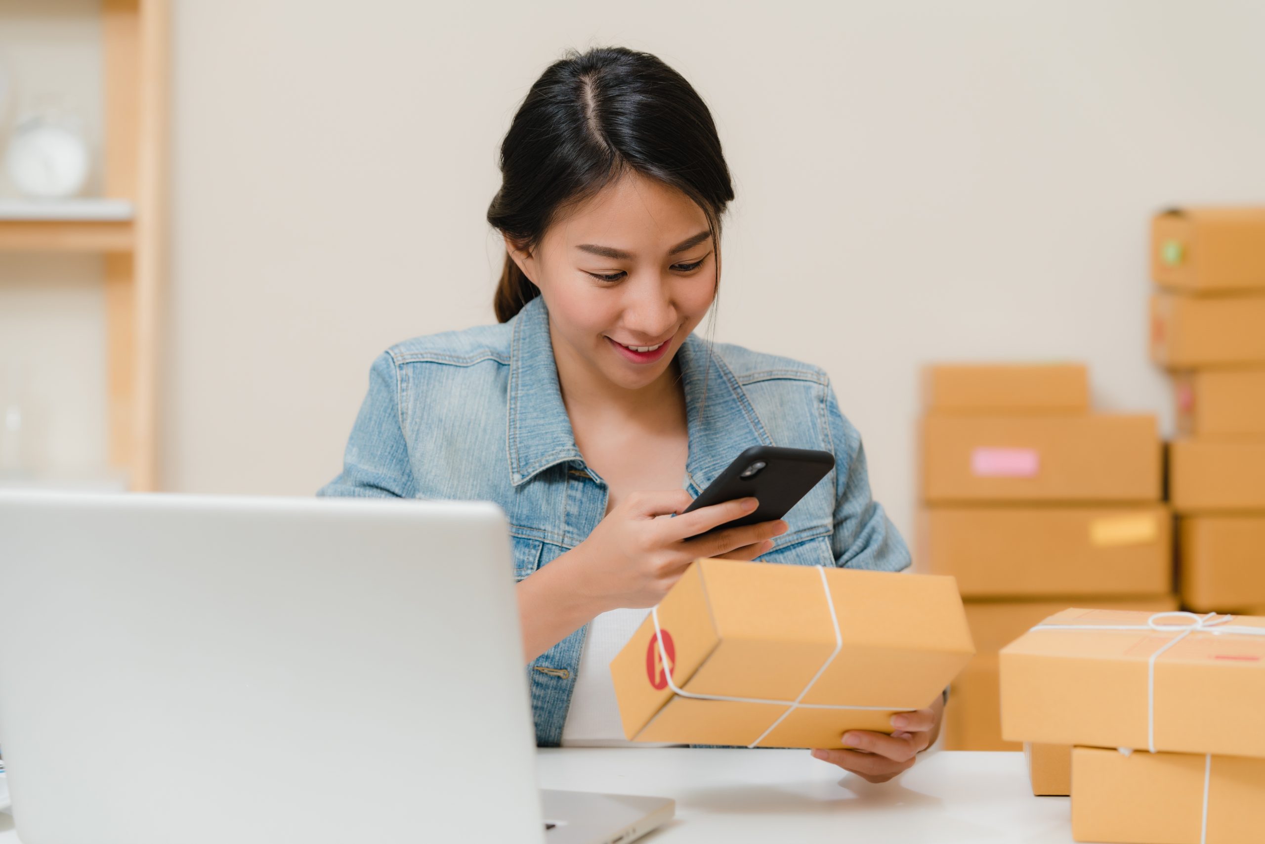 Ilustrasi seller makin cuan karena marketplace berjaya (Freepik)