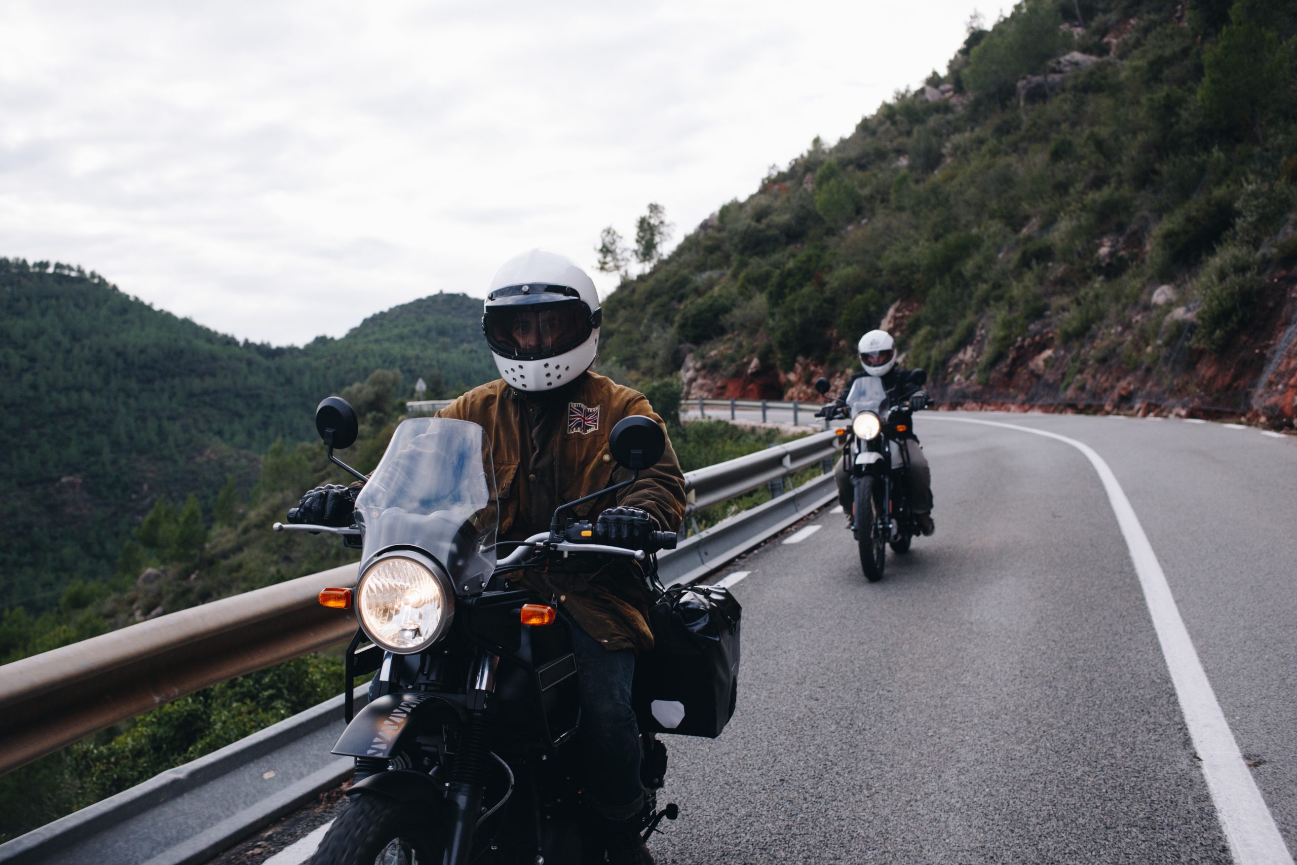 ilustrasi pengendara motor (Foto: Freepik/bublikhaus)