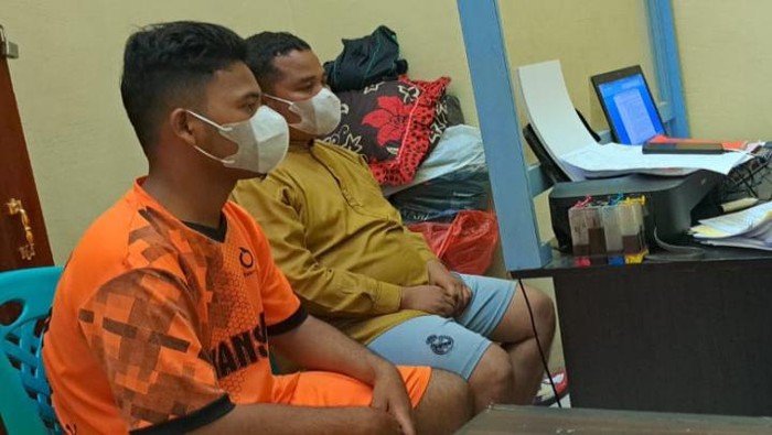 Dua guru pesantren di Kabupaten Padang Lawas, Sumatera Utara berinisial S (30) dan MS (26) yang mencabuli 24 santri (Foto: Polres Padang Lawas)