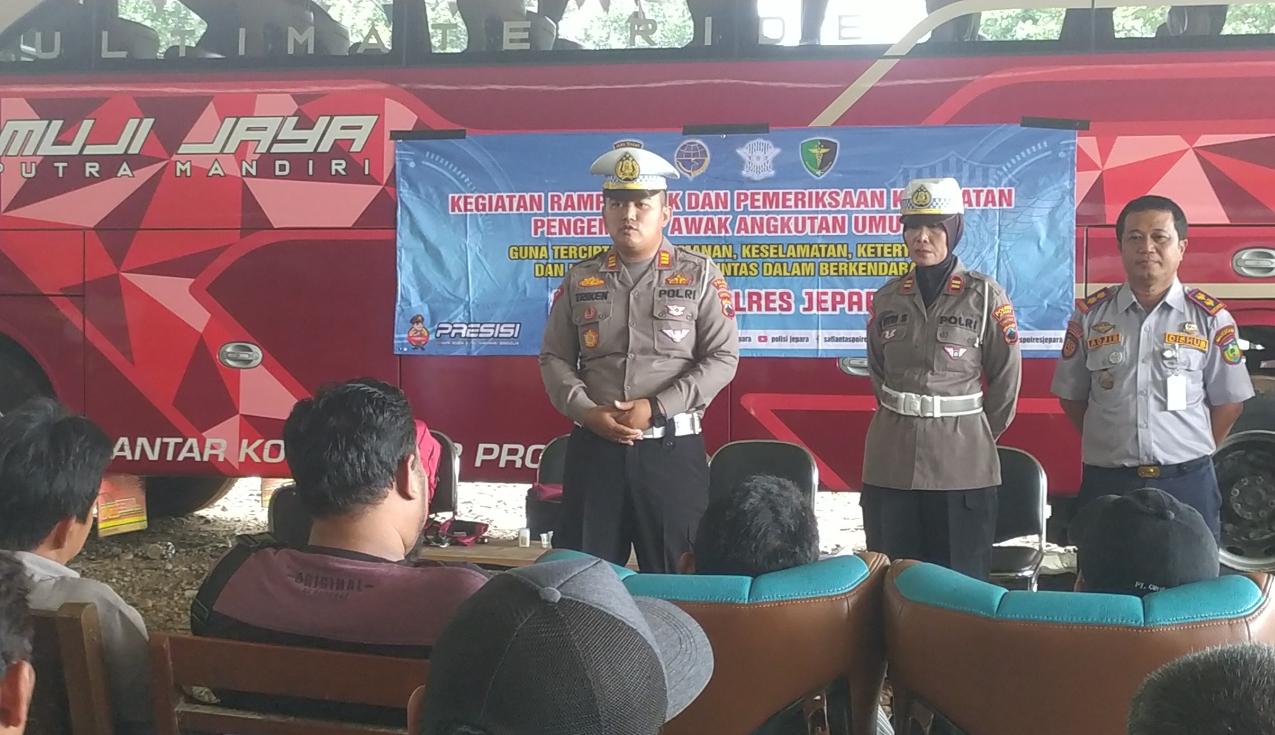 Satlantas Polres Jepara gelar ramp check serta pemeriksaan kesehatan dan cek urine kepada pengemudi, kru dan penumpang bus pada Kamis siang (6/5/2023) (Foto: Istimewa)