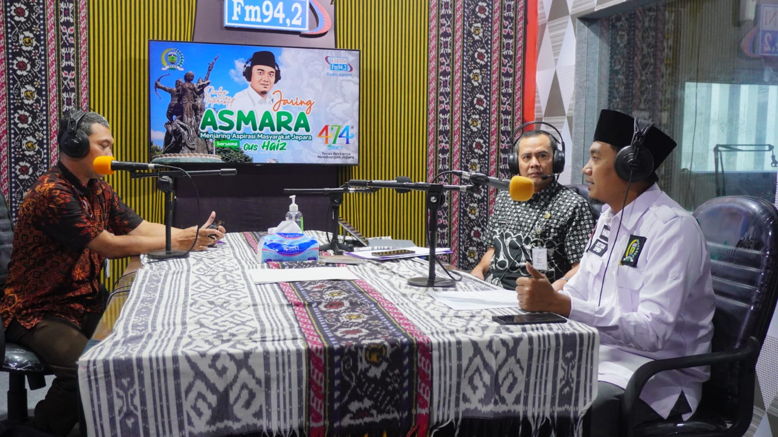 Ketua Dewan Perwakilan Rakyat Daerah (DPRD) Kabupaten Jepara Haizul Ma’arif saat dialog interaktif Jaring Aspirasi Masyarakat (Jaring Asmara) di Radio Kartini, Kamis (6/4/2023) (Diskominfo Jepara)
