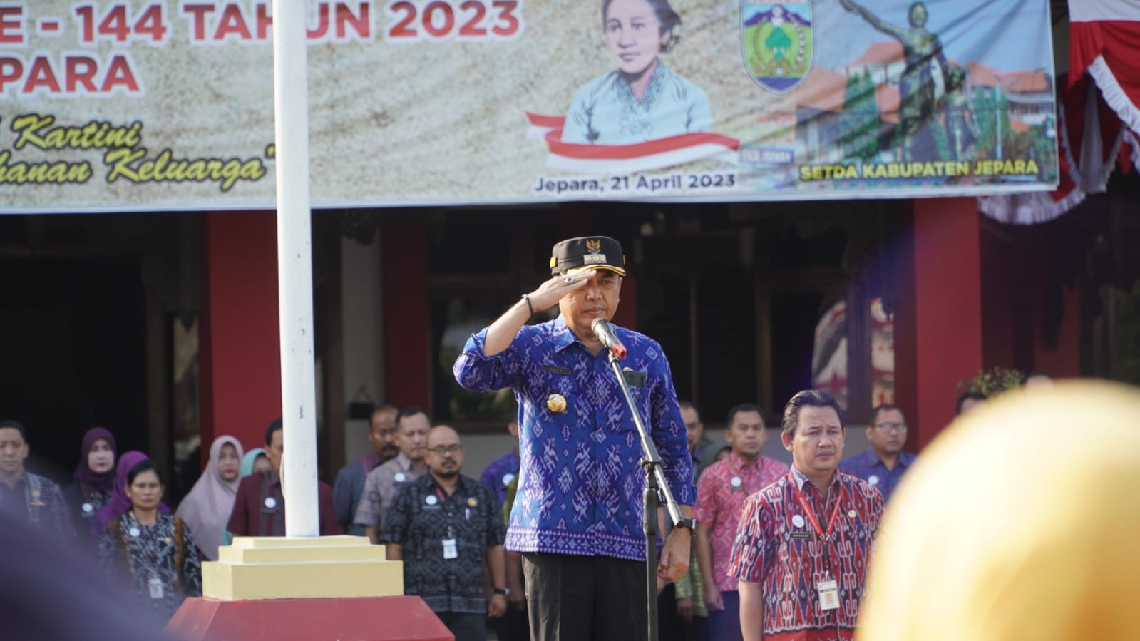 Pj Bupati Jepara Edy Supriyanta memimpin apel di Halaman Setda Jepara, Rabu (26/4) menyampaikan arus mudik dan balik di Jepara berjalan lancar (KlikFakta/istimewa)