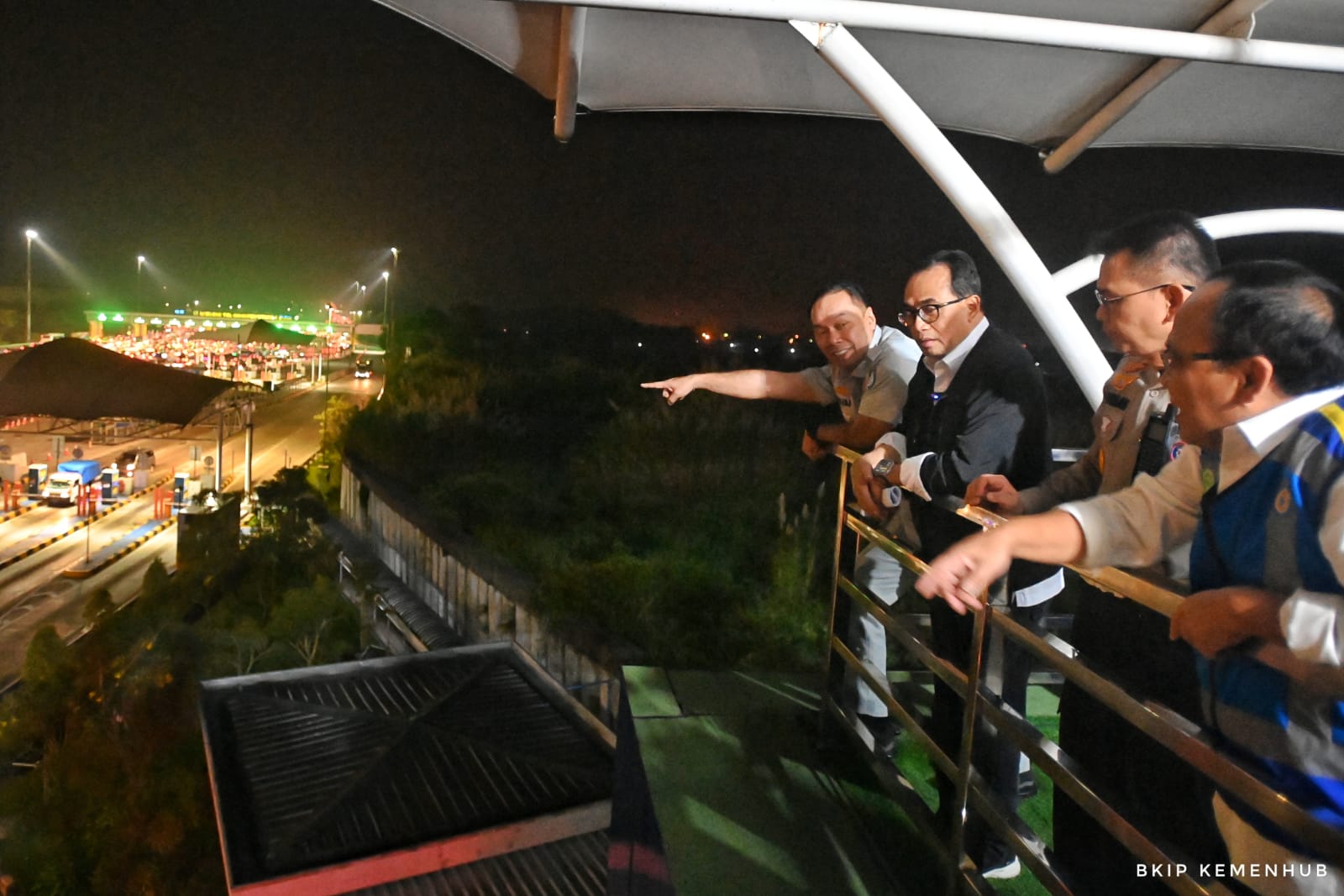 Kemenhub melakukan pemantauan arus kendaraan mudik pada Rabu malam (19/4) (Foto: debhub)