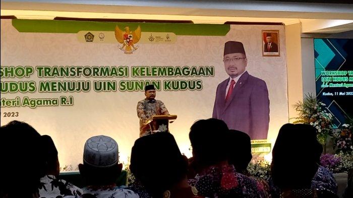 Menteri Agama Yaqut Cholol Qoumas dalam kunjungannya ke IAIN Kudus pada Kamis (11/5) (Foto: TribunJateng)