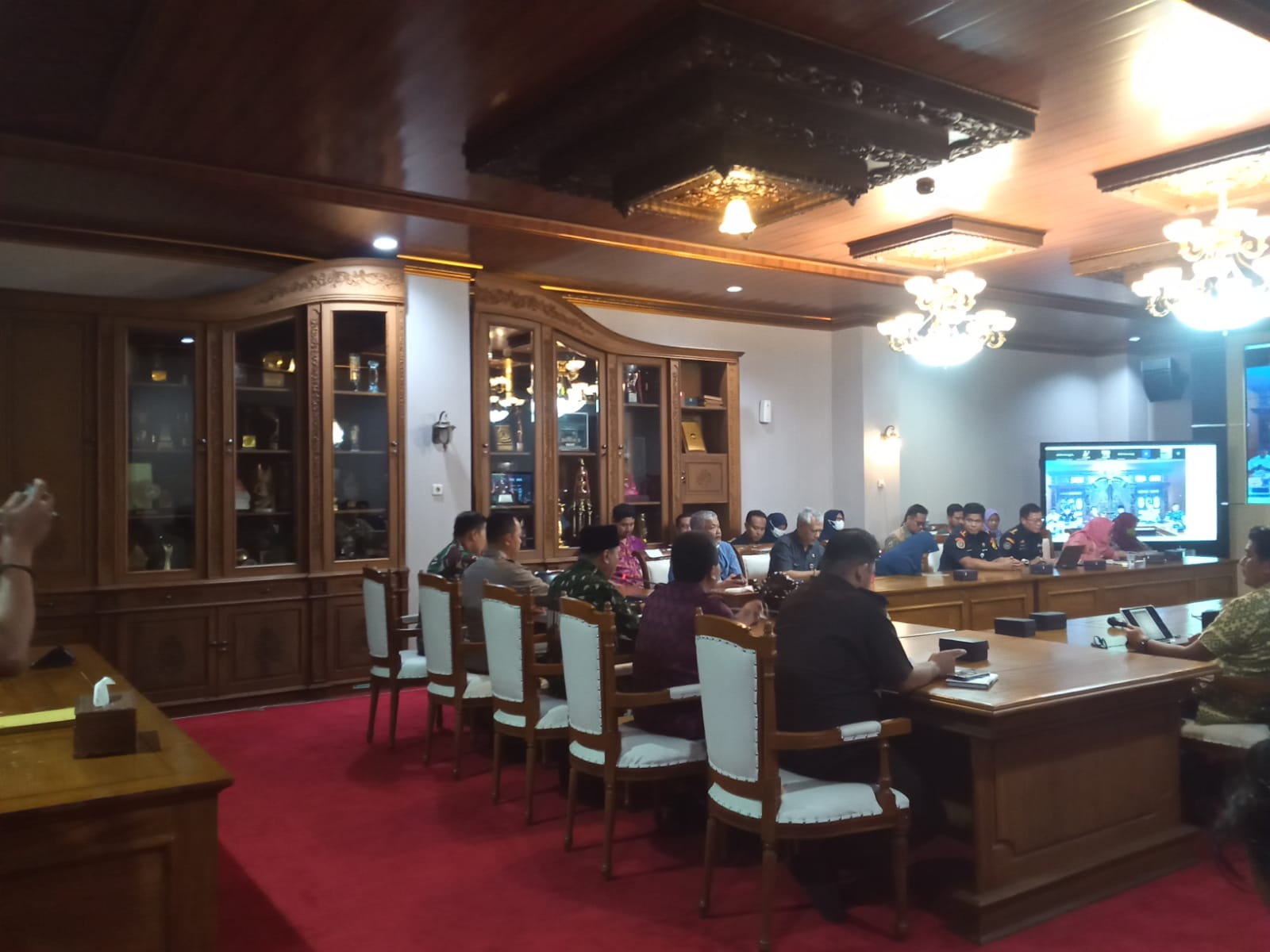 Rapat bersama Tim Terpadu Penyelesaian Tambak Udang Karimunjawa dan Forkopimda Jepara pada Selasa (9/5/2023) (KlikFakta/Nur Ithrotul Fadhilah)