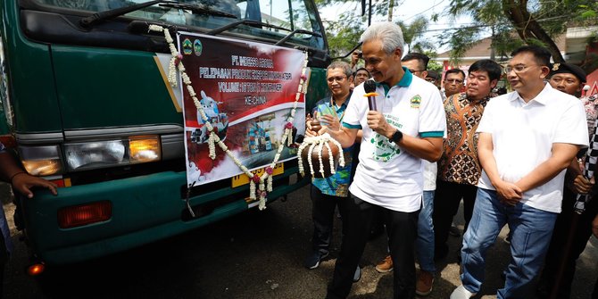 Gubernur Jawa Tengah ketika melepas kontainer UMKM yang akan diekspor di Hotel Java Heritage, Kecamatan Purwokerto Timur, Kabupaten Banyumas (Foto: Merdeka)