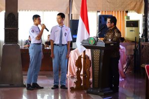 Tekad Kuat Remaja Kunci Jauhkan Diri dari Narkoba, Hartopo: Jangan Mudah Dipengaruhi 1 Bupati Kudus Hartopo saat bersama sosialisasikan bahaya narkoba.