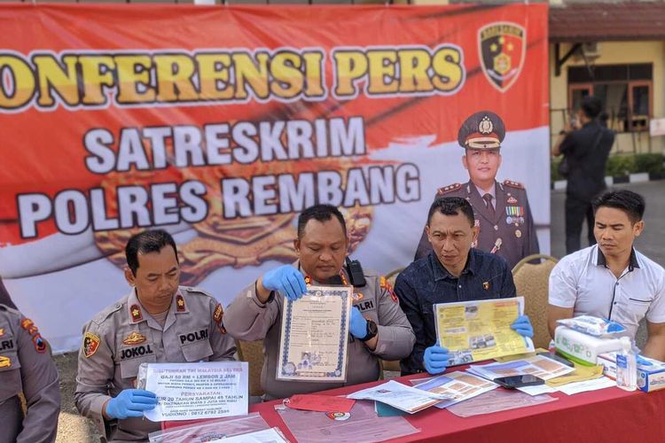 Konferensi pers terkait Tindak Pidana Perdagangan Orang (TPPO) di Mapolres Rembang, Rabu (14/6/2023) (Foto: Kompas.com)