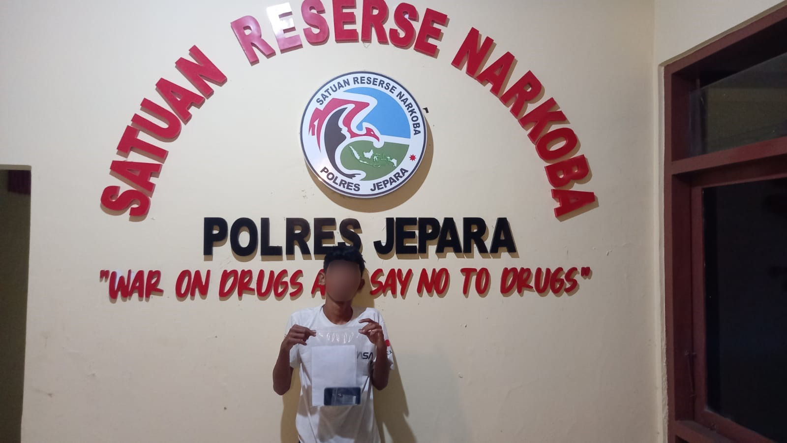 Pemuda berinisial AI (19) asal Bandar Lampung ditangkap Satresnarkoba Polres Jepara pada Rabu (31/05/2023) di Desa Langon, Kecamatan Tahunan, Kabupaten Jepara (Humas Polres Jepara)