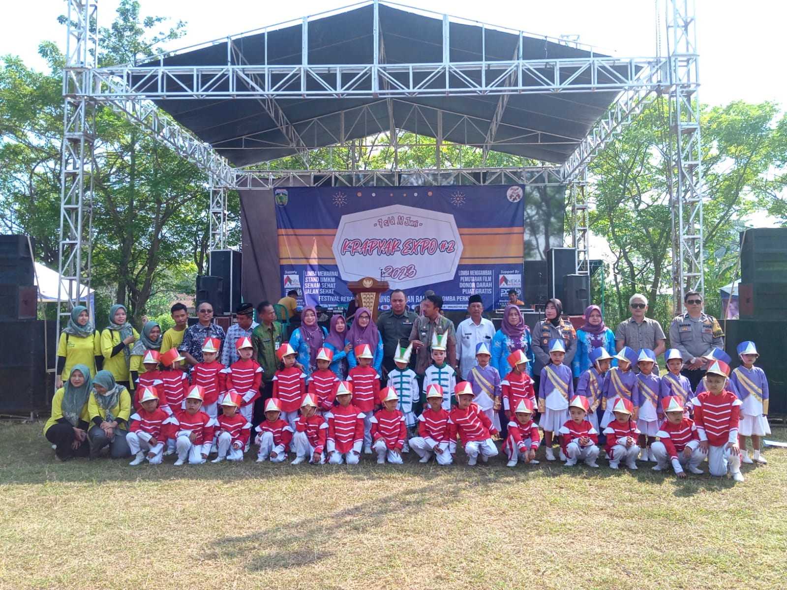 Tim drumband dari Pos PAUD Balita Pinta Desa Krapyak yang meriahkan Krapyak Expo #2, abu (7/6/2023) (KlikFakta/Nur Ithrotul Fadhilah)