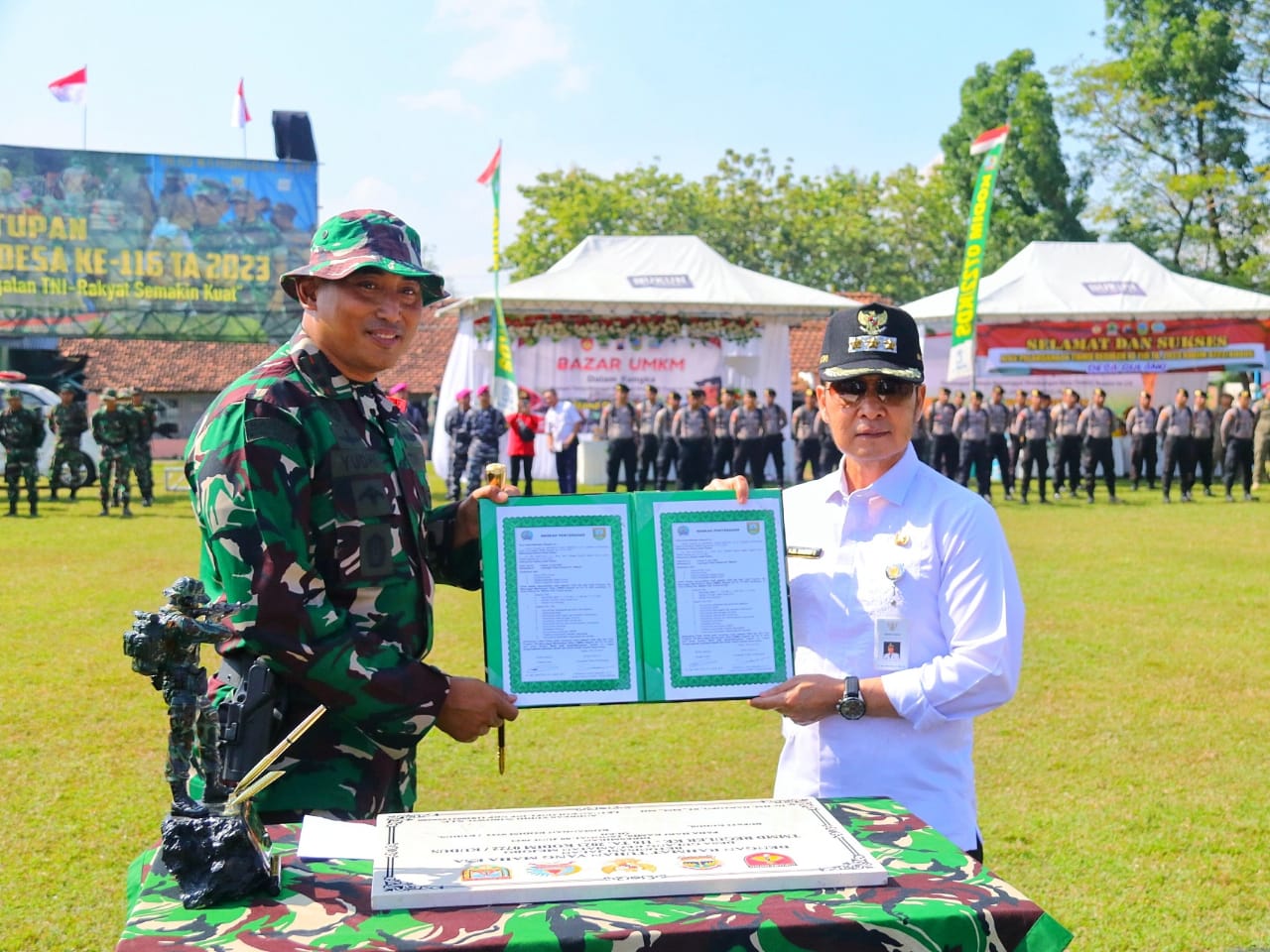 Selesainya masa TMMD di Desa Gulang ditandai dengan upacara penutupan di Lapangan Desa Gulang, Kecamatan Mejobo, Kudus, Kamis (8/6/2023)