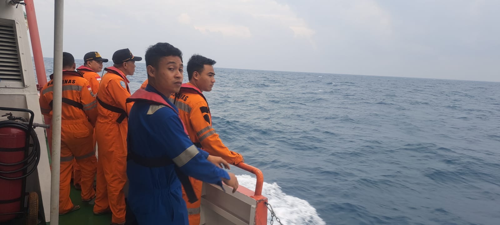 Pencarian Kapal LCT Citra Harapan IX yang terbalik di perairan Karimunjawa, Jepara (Foto: Istimewa)