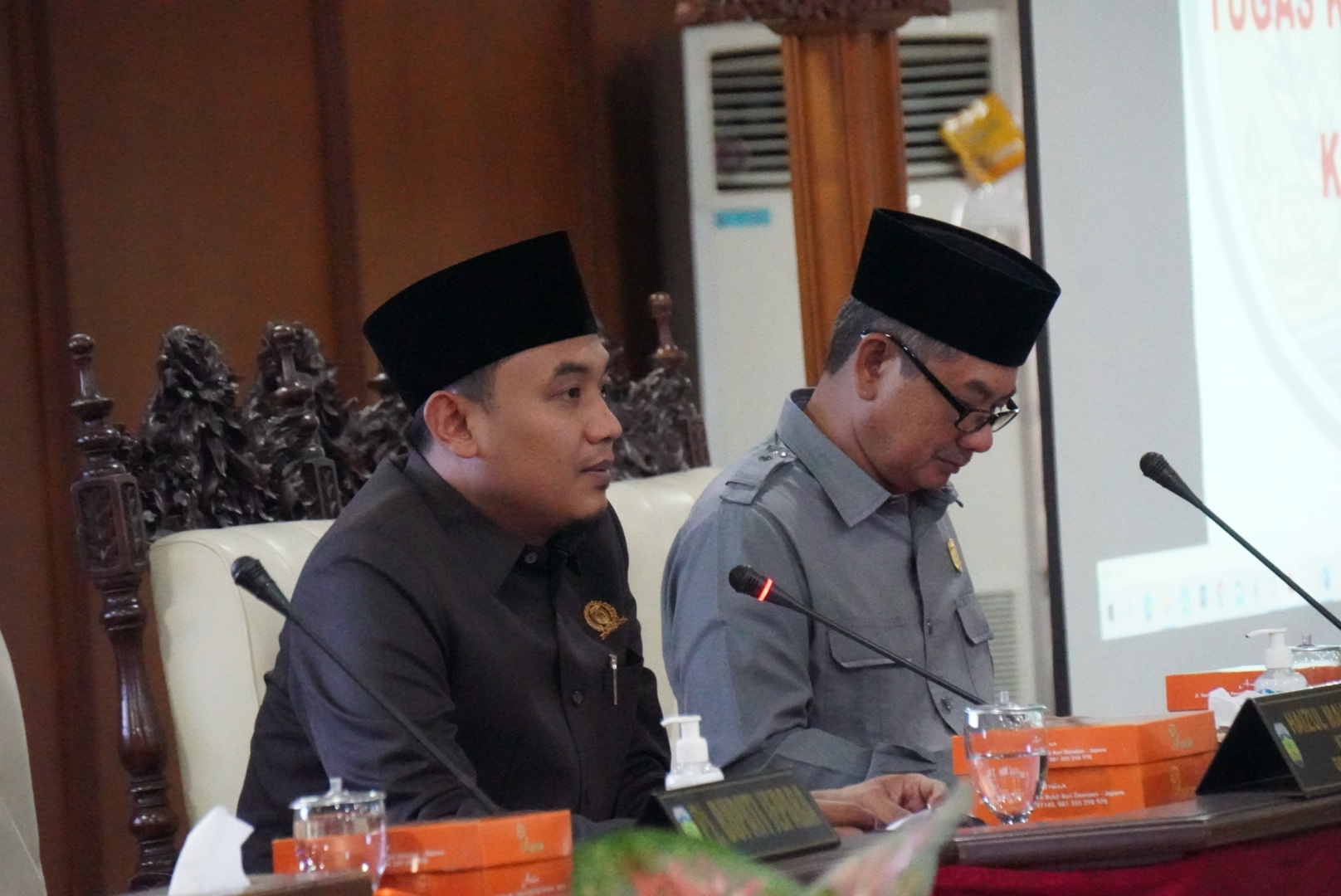 Ketua DPRD Jepara, Haizul Ma'arif saat memimpin rapat paripurna penetapan Plt Ketua DPRD Jepara selama ia menunaikan ibadah haji.