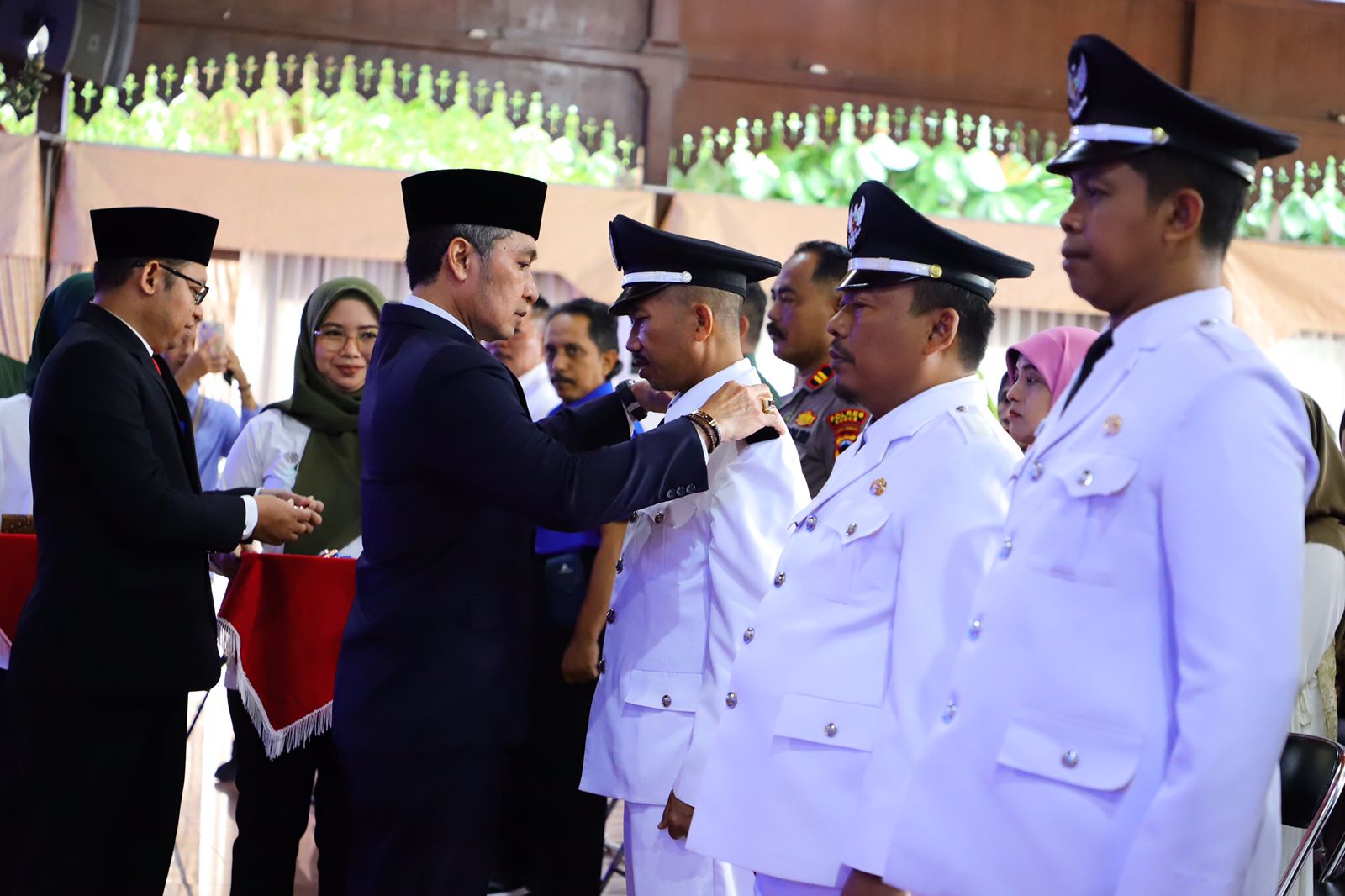 Pelantikan tiga kepala desa yang terdiri dari kepala desa Golantepus, Kepala Desa Getasrabi, dan Kepala Desa Antarwaktu Janggalan di Pendopo Kudus, Kamis (13/7) (Foto: Diskominfo Kudus)