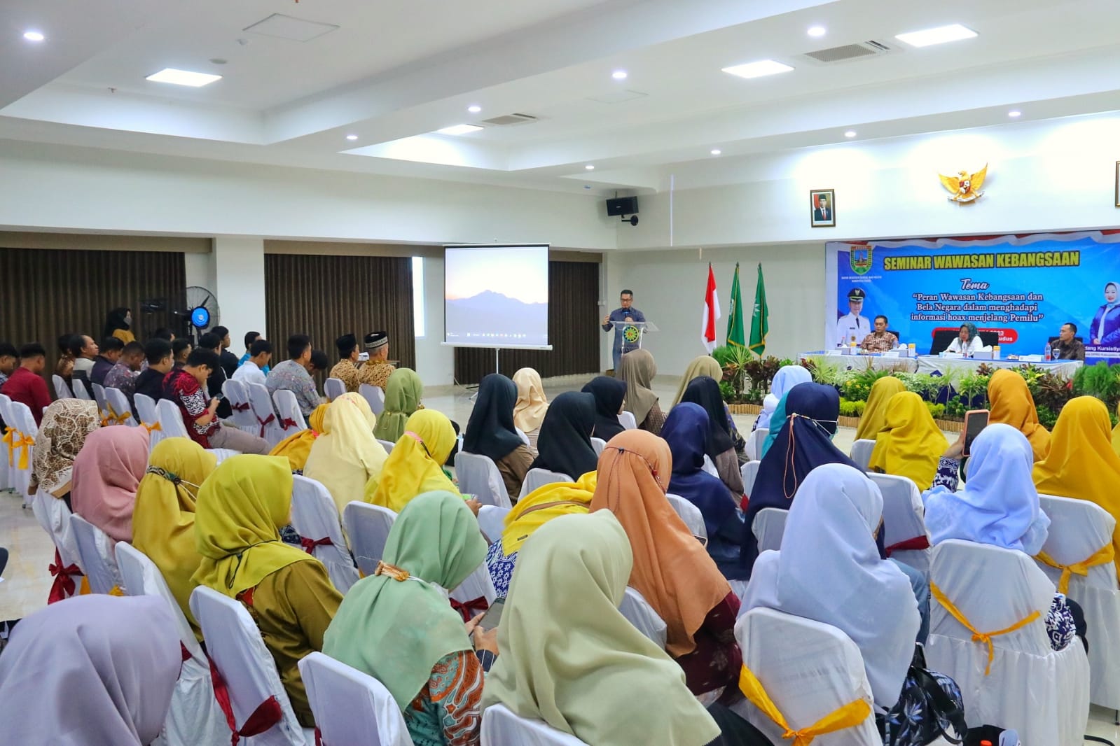 Seminar Wawasan Kebangsaan di RS Sarkies 'Aisyiyah, Sabtu (8/7) bertemakan 'Peran wawasan Kebangsaan dan Bela Negara dalam Menghadapi Informasi Hoax Menjelang Pemilu'.