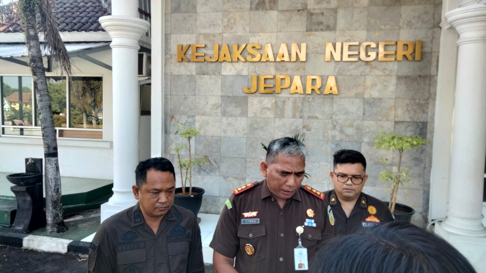 Kejaksaan Negeri (Kejari) Kabupaten Jepara resmi menahan S, tersangka kasus korupsi dana PNPM Mandiri Pedesaan (KlikFakta/Aris Susanto)