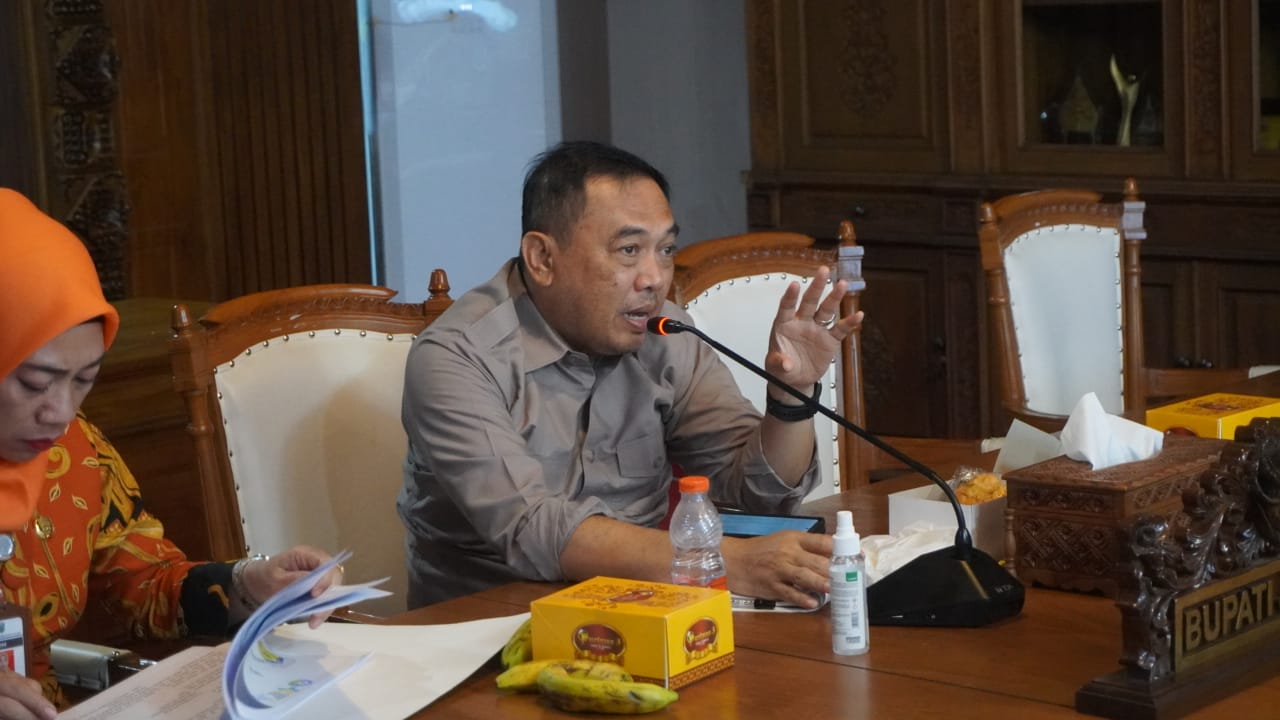 Pj Bupati Jepara dalam audiensi kabupaten/kota sehat (KKS) di Command Center Setda Jepara pada Jumat (21/7/2023). (Foto: Diskominfo Jepara)