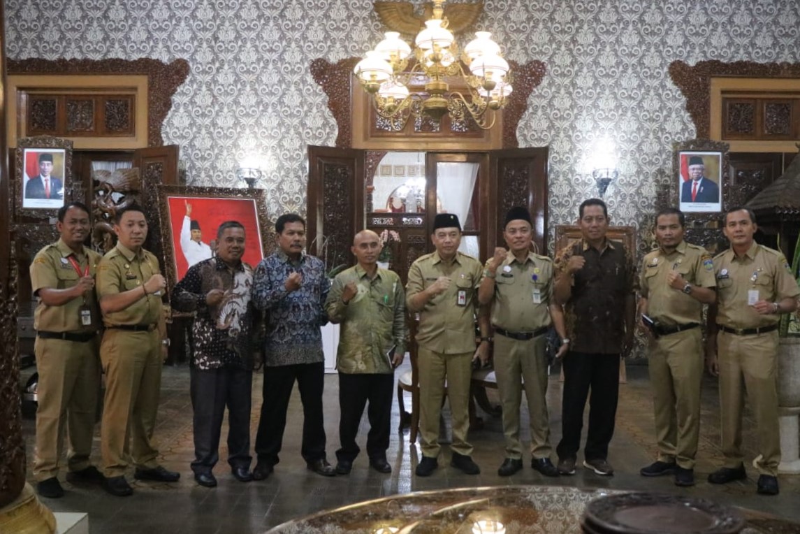 Penjabat (Pj) Bupati Jepara Edy Supriyanta menuturkan Pemkab akan memfasilitasi Badan Permusyawaratan Desa se-Jepara untuk memiliki jaminan keselamatan kerja atau BPJS Ketenagakerjaan (Foto: Diskominfo Jepara)