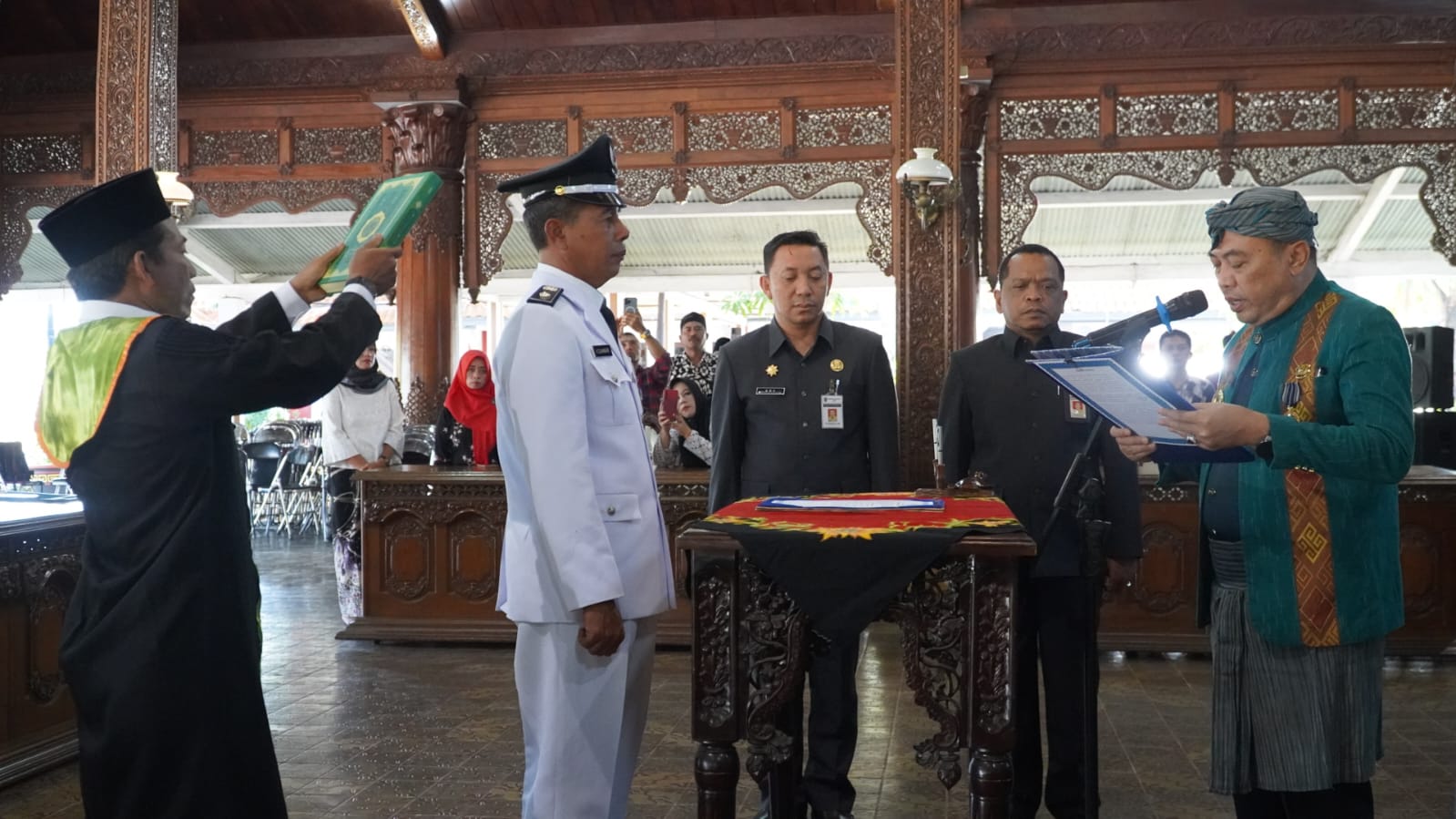 Pelantikan PAW Petinggi Damarwulan, Djambari di Pendopo Kartini, Senin (10/7) (Foto: Diskominfo Jepara)