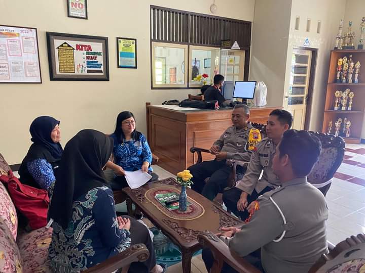 Satuan Lalu Lintas (Satlantas) Polres Jepara memberikan penyuluhan perihal Operasi Patuh Candi 2023 di kalangan civitas akademik SMA Negeri 1 Jepara pada Kamis (13/7/2023) (Foto: Dok. Polres Jepara)