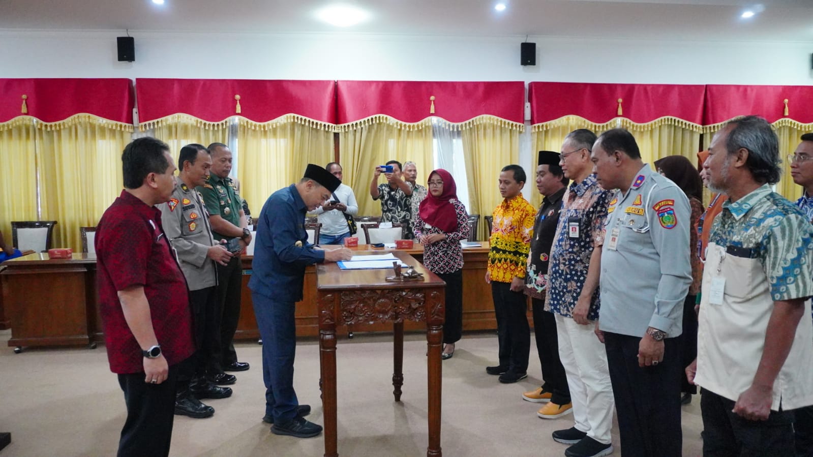 Penandatanganan berita acara kesepakatan hibah anggaran Pilkada 2024 dilaksanakan di Ruang Rapat Sosrokartono Setda Jepara, Kamis (20/7/2023) (Foto: Diskominfo Jepara)