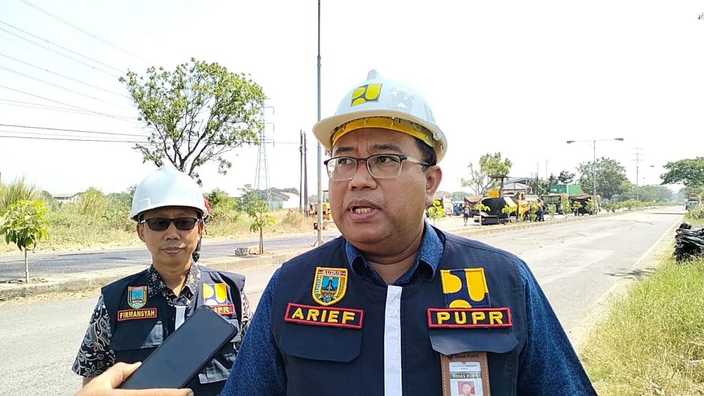 Sering Kecelakaan Saat Musim Hujan, Dinas PUPR Perbaiki Jalan Alternatif Boulevard 1 WhatsApp Image 2023 07 26 at 12.05.50